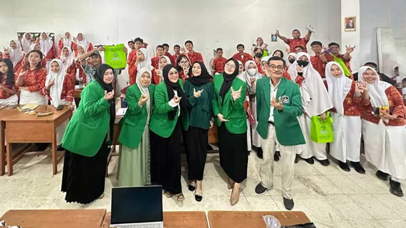 Melangkah Bersama Fakultas Farmasi UMI Membela Generasi Muda Dari Ancaman Narkoba, Merokok, Dan Kosmetik Di Makassar